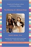 The Blessing of a Skinned Knee: Using Jewish Teachings to Raise Self-Reliant Children (Paperback)