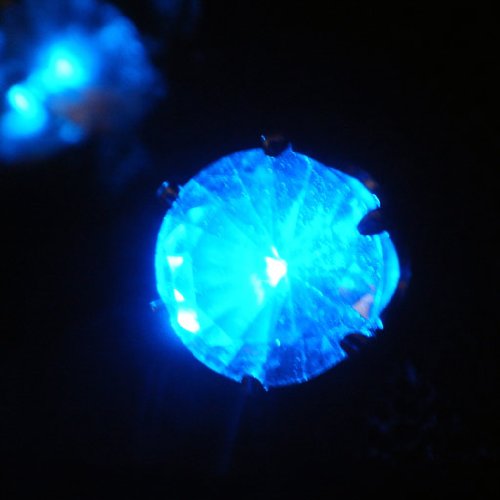 LED光るピアス　ブルー