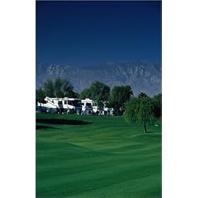 photographie Motorhomes parked on edge of golf course. est disperible en (L x H): 20 x 30 cm de E...
