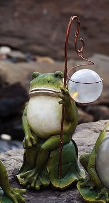 Solar Staff Frog Statuary
