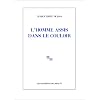 L'homme assis dans le couloir