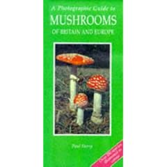 A Photographic Guide to Mushrooms of Britain and Europe (Photoguides)