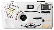 【しろねこHOLGA】ニャンコの声でふり向かせる！シロネコホルガなら鳴き声機能搭載です。ホルガブランドにして35mmフィルム仕様、フラッシュ搭載だから使いやすい。(PowerShovel)