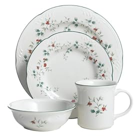 Pfaltzgraff Winterberry 16-Piece Dinnerware Set, Service for 4 by Pfaltzgraff