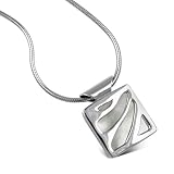 White Mother of Pearl Pattern Pendant Necklace