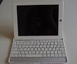 NOVAGO -AZERTY(francais) Keyboard Case coque clavier blanc (nouvelle g�n�ration Bluetooth 3,0) pour iPad2/iPad3(compatible qu'avec iPad2, iPad3, iPad 4)- Coque et clavier bluetooth en aluminum sp�cialement con�u pour iPad2/iPad3/iPad4 - Azerty -transformez votre ipad en Macbook
