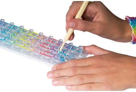 Wonder Loom Rubber Band Bracelet Kit with 600 Latex-Free Rubber Bands and 24 "C" Clips