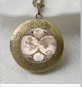 World map Pendant,World map Pendant Locket Necklace, Silver Plated pendant,World map Jewelry,Vintage Pendant Locket Necklace