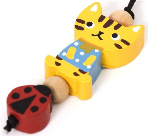 Imagen 3 de colgante de móvil de madera con forma de gatito amarillo