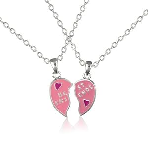 Deux merveilleux colliers 'P'tit Coeur': un pour vous et un pour votre meilleure amie! Accompagnés de deux sacs cadeau.