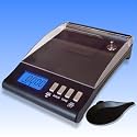 Feinwaage 20g/0,001g / Pr&auml;zisionswaage / Digitalwaage. Mit dieser Waage k&ouml;nnen Sie Diamanten, Edelsteine, Gold, M&uuml;nzen, Pulver, K&ouml;rner und Fl&uuml;ssigkeit Milligramm genau wiegen. Sehr gut lesbarer grosser LCD-Monitor mit blauem Hintergrund. Wiegeschale, Kalibriergewicht,  AC/DC Netzteil Adapter und 4 Batterien werden mitgeliefert. Ma&szlig;e: 13,3 x 9,5 x 3,3 cm (LxBxH).