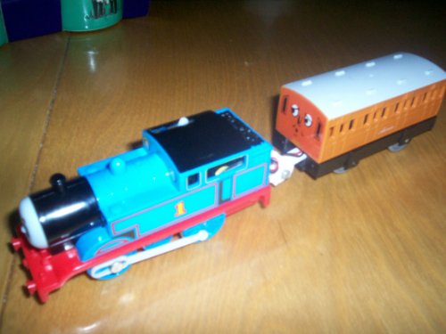 TOMY THOMAS THE TANK TRACKMASTER- THOMAS ENGINE AND ANNIE CARRIAGE - TALK AND ACTION SYSTEM
