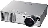 Video-projecteur home-cinéma Panasonic PT-AE700 - Résolution 1280 x 720, contraste 2000:1, zoom x2, technologie Smoothscreen, contrôle dynamique de la luminiosité, silencieux (26dB), prise péritel et connectique HDMI.