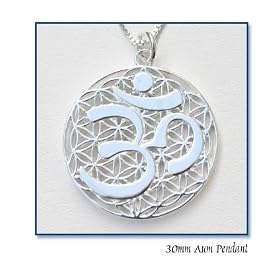http://religiousjewelry.wordpress.com - Aum (Om) Pendant