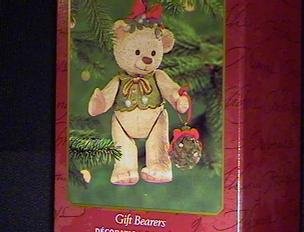 Hallmark Keepsake Ornament -Gift Bearers 2nd in Series 2000 (QX6651)