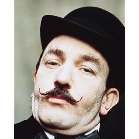 ALBERT FINNEY AS HERCULE POIROT FROM MURDER ON THE ORIENT EXPRESS #1 - COLOUR Movie Photo - (4 Different Photograph & POSTER Sizes Available)