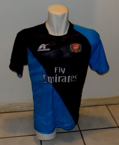 UNISEX MENS ARSENAL SOCCER JERSEY SIZE LARGE (ONE SIZE)