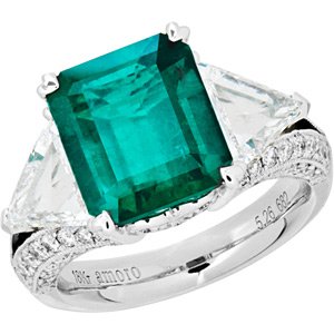 Colombian Emerald and Diamond Ring in 18kt white 
