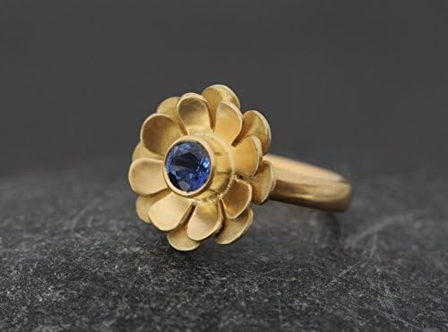 Blue Sapphire Flower Ring in 18K Yellow Gold