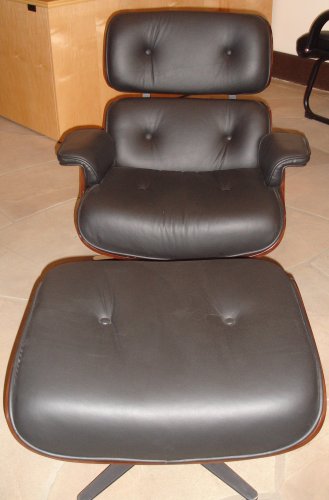 EA 1962 Poltrona Series Lounge Chair And Ottoman