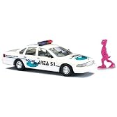 シボレー カプリス エリア51ポリスカー エイリアンフィギュア付 (1/87 47621)