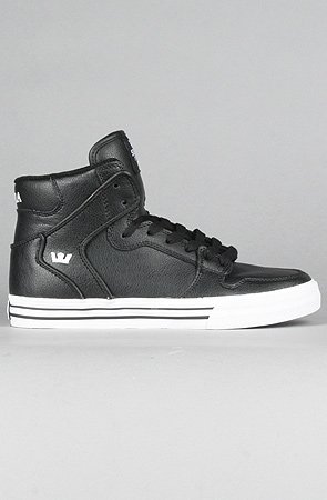 Supra The Vaider Sneakers in Black Action - Sneakers for Men product image