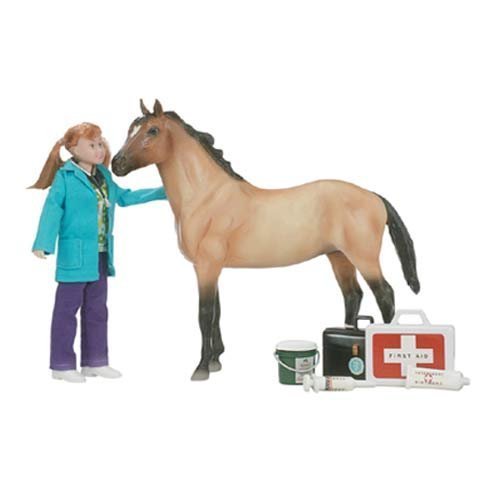 Childrens Toyshop  Sporting Goods : Breyer Classic Veterinary Care Gift Set
