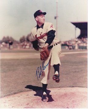 Bob Lemon Autographed Cleveland Indians 8x10 Photo - Deceased Hall of Famer