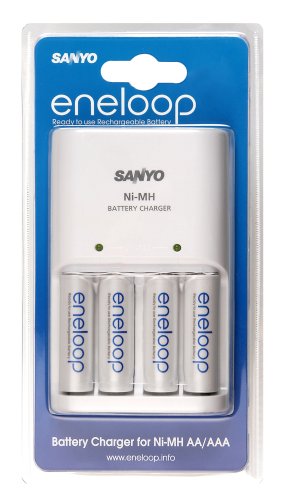 Childrens Toyshop  Elektronik : Sanyo Ladegerät mit 4 Stk. eneloop Batterien AA Mignon