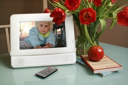 MERKURY 10 INCH DIGITAL PHOTO FRAME WITH BUILT IN SPEAKERS AND ALARM CLOCK