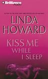 Un Beso En La Oscuridad / Kiss Me While I Sleep (Titania Contemporanea)