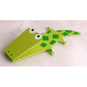 Magnetic wooden animal clip for photos messages or important notes - Crocodile design