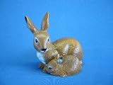 Eigenschaften JS GartenDeko e.K.  / Deko Hase braun mit Jungen Höhe 21 cm Figur aus Kunststoff