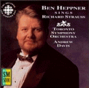 Sings Strauss