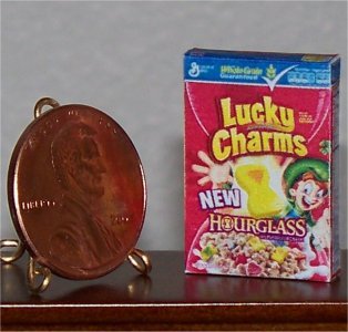 [DOLLHOUSE MINIATURE] Lucky Charms Cereal Box