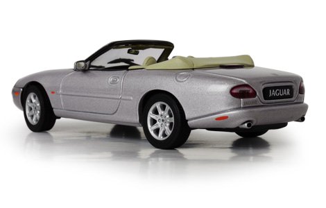 Cover image : ジャガー・XK8・カブリオレ・PLATINUM・1/43・モデルカー