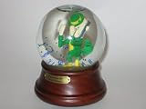NOTRE DAME FIGHTIN' IRISH Leprachaun Wooden Base MUSICAL SNOW GLOBE (Plays School's Fight Song).