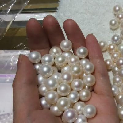 2 PCS Half Drilled White Freshwater Pearl, Round, High Luster, Great for DIY Stud earrings, Drop / Dangle earrings, Ring, Pendant (8-8.5mm)