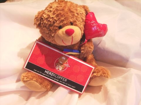 Childrens Toyshop  Spielwaren : Geschenkset Ich liebe Dich, Teddy mit Herz + Schokolade Herzklopfer