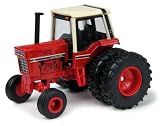 1:64 IH 986 Tractor