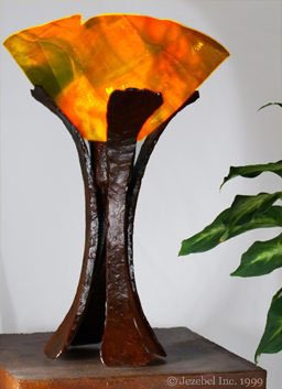 Egyptian Frond Accent Lamp (Zinnia), Snapdragon