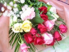 バラと季節の草花の花束【生花】【お祝い】記念日】【誕生日】【フラワーギフト】【バラ】