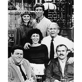 TED DANSON AS SAM MALONE, SHELLEY LONG AS DIANE CHAMBERS, JOHN RATZENBERGER AS CLIFFORD C 'CLIFF' CLAVIN JR, NICHOLAS COLASANTO AS ERNIE 'COACH' PANTUSSO, GEORGE WENDT AS HILARY NORMAN 'NORM' PETERSON FROM CHEERS #1 - Photo cin�matographique en noir et blanc- MOYENNE - 36x28cm