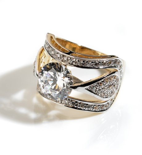 9ct Gold Solitaire Pave Ring Size M