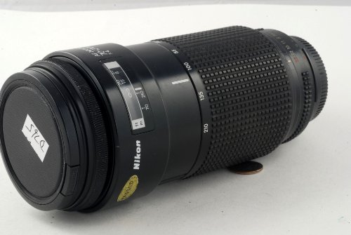 Nikon 70-210mm f/4.0 1:4 f4 Nikkor AF lens
