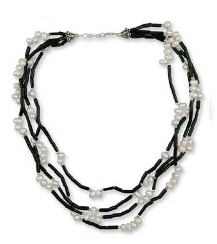 Pearl and onyx strand necklace Moonlight