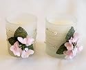 ooo_Hochzeitsdekoration Kerzen 2er Set wei&szlig; mit rosa Bl&uuml;ten und Rosenduft