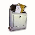 Briefkasten mit Zeitungsfach und Name...