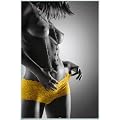Sch�ne Frauen Poster und Kunststoff-Rahmen - Yellow Hotpants (91 x 61cm)