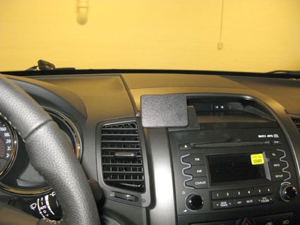 Brodit ProClip für Kia Sorento ab Baujahr 2010 (rechts vom Lenkrad)